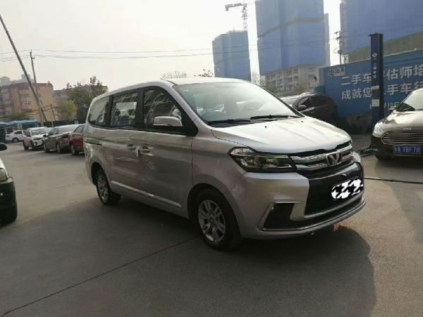 二手车交易市场的准新车
