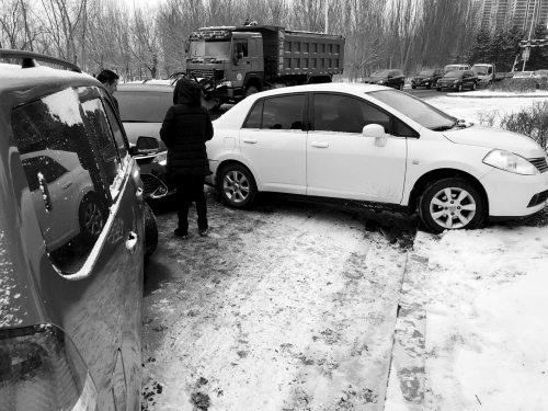 雪地行驶应注意哪些地方