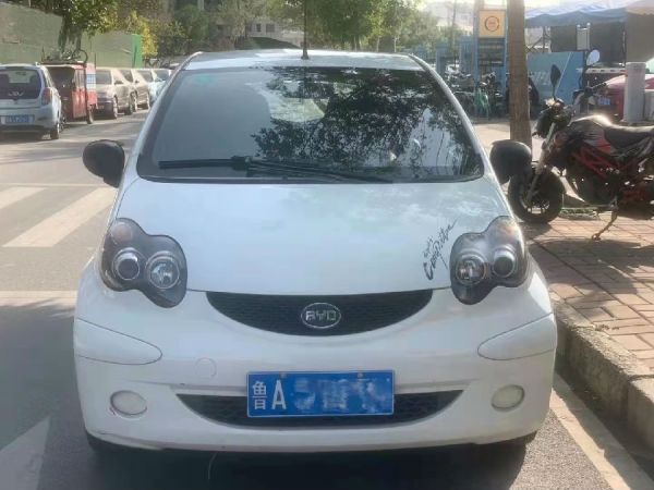经济小车，比亚迪