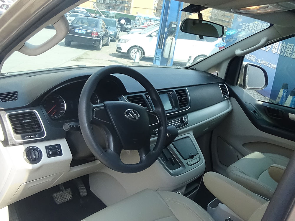 大通上汽大通g102015款20t自动纪念版