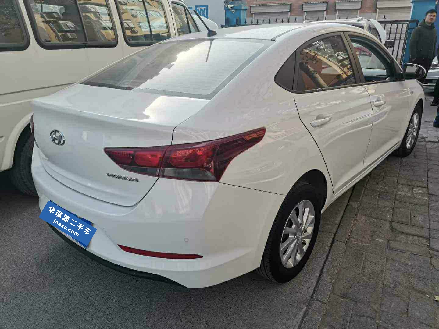 现代悦纳2016款14l自动炫酷版gls