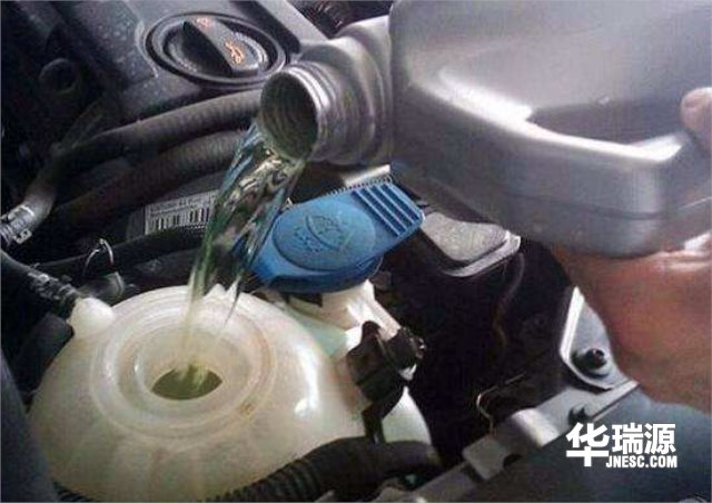 当仪表盘上的水温报警器报警时?如何办?