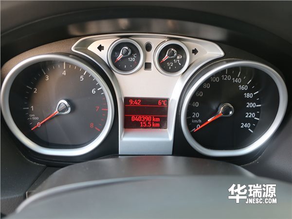 【3万左右】福克斯，三厢经典，设计时尚，实用性强