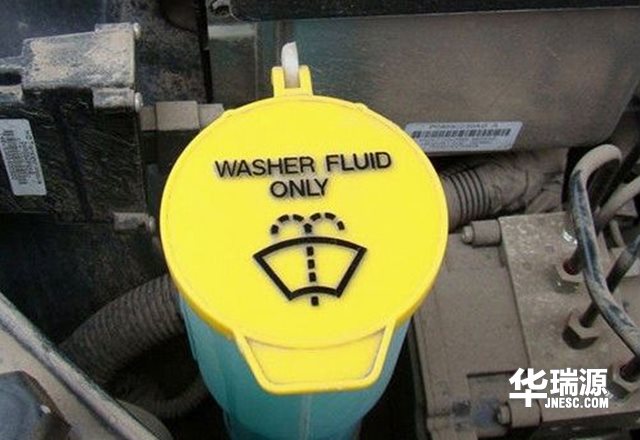 自己可以给爱车加玻璃水吗?玻璃水可以用自来水代替吗?