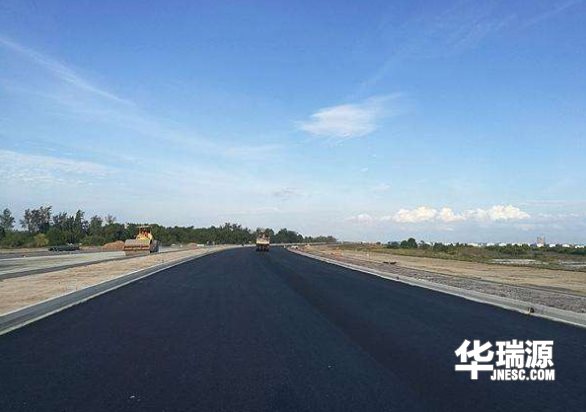 高速公路铺沥青路面,收费站是水泥地面,有哪些讲究吗