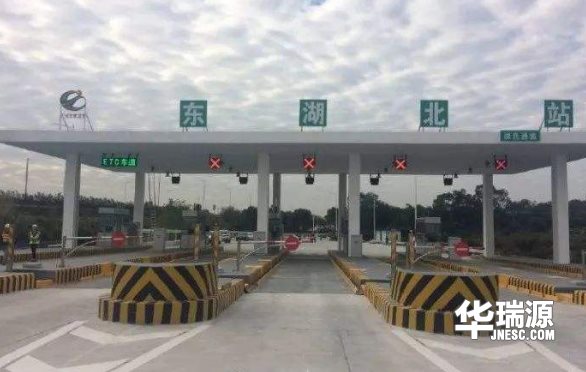 高速公路铺沥青路面,收费站是水泥地面,有哪些讲究吗