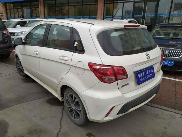 华瑞源德驰二手车诚挚出售2015款两厢北汽绅宝d20 首付只需6000元