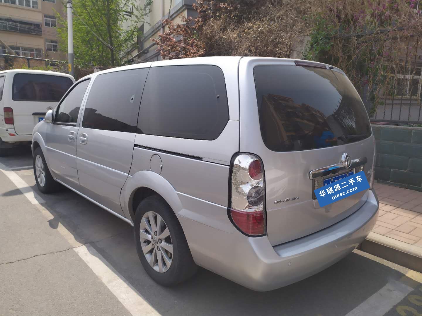 别克-别克gl8-2012款 2.4l base舒适版别克商务