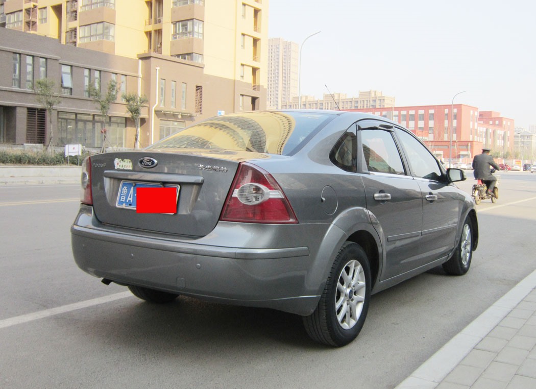 福特福克斯2007款三厢18l自动时尚精英型