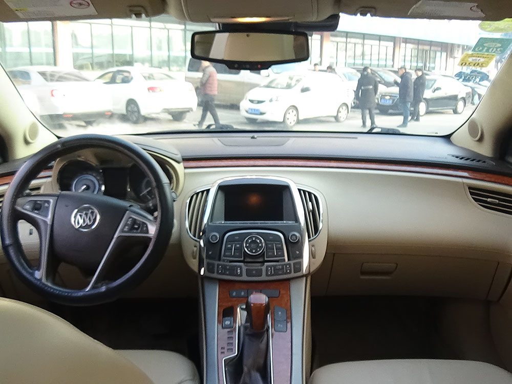 别克 君越 2011款 2.4 sidi豪华版