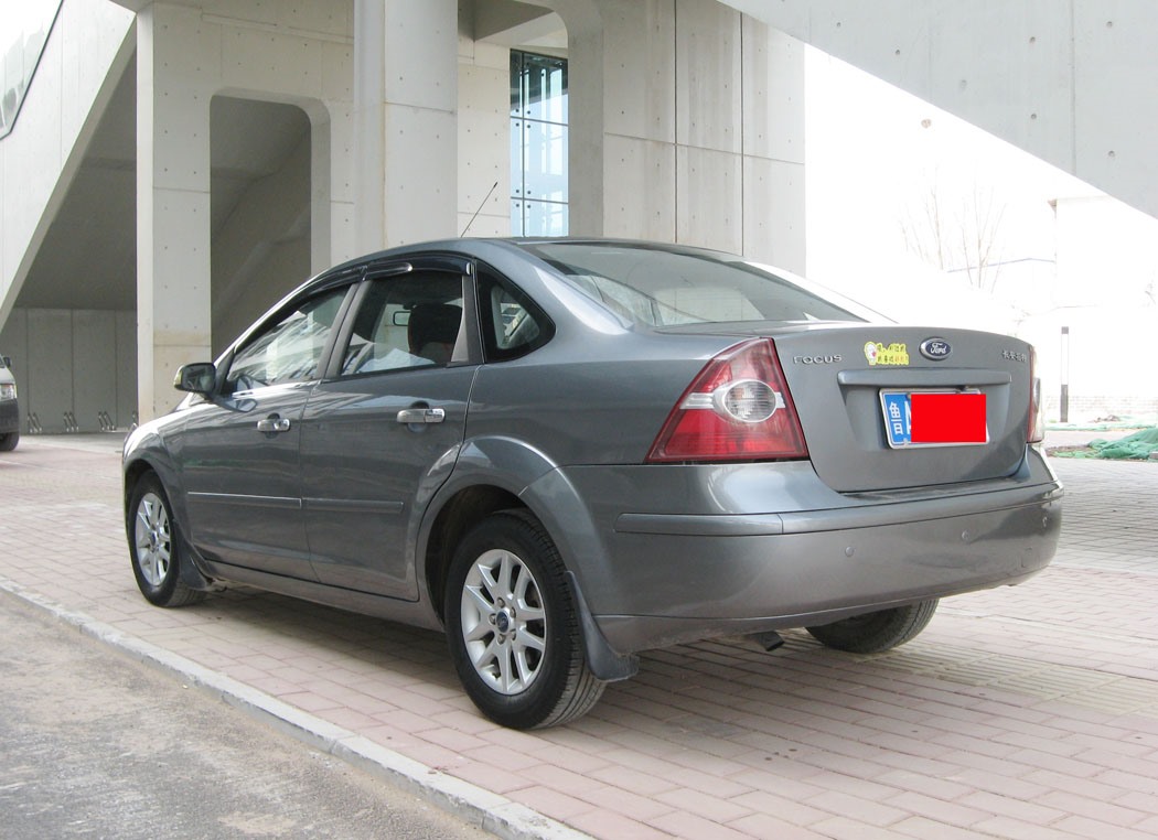 福特 福克斯 2007款 三廂 1.8l 自動時尚型