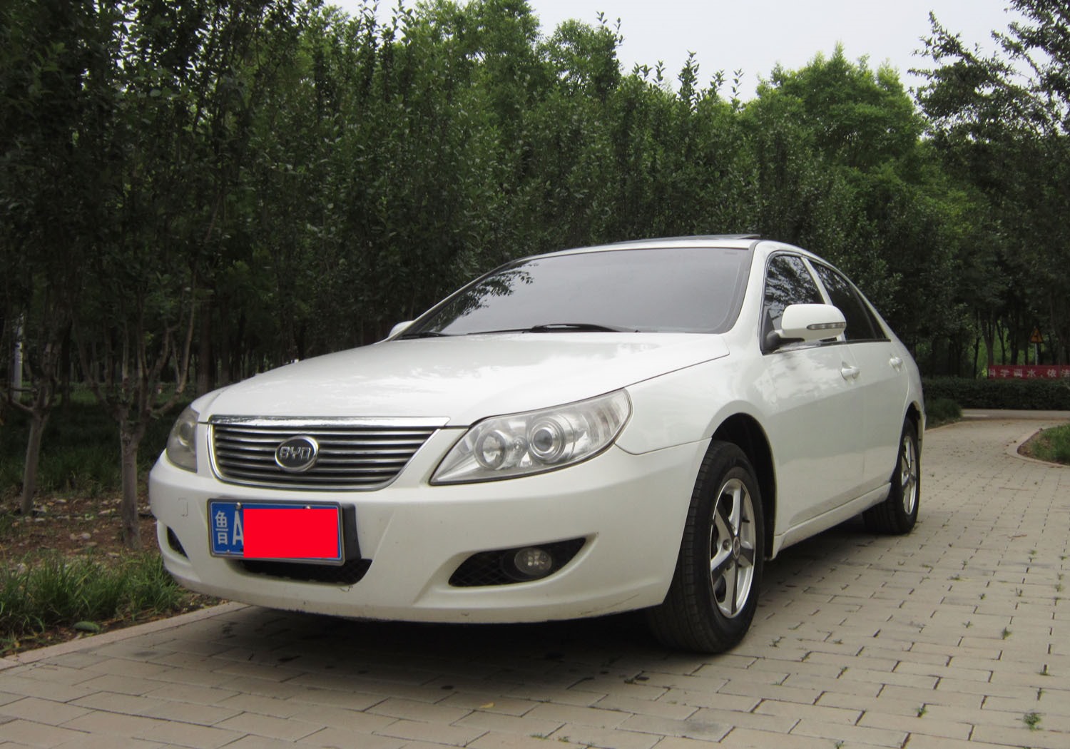 比亚迪 比亚迪f6 2011款 黄金版 1.8l mt豪华型