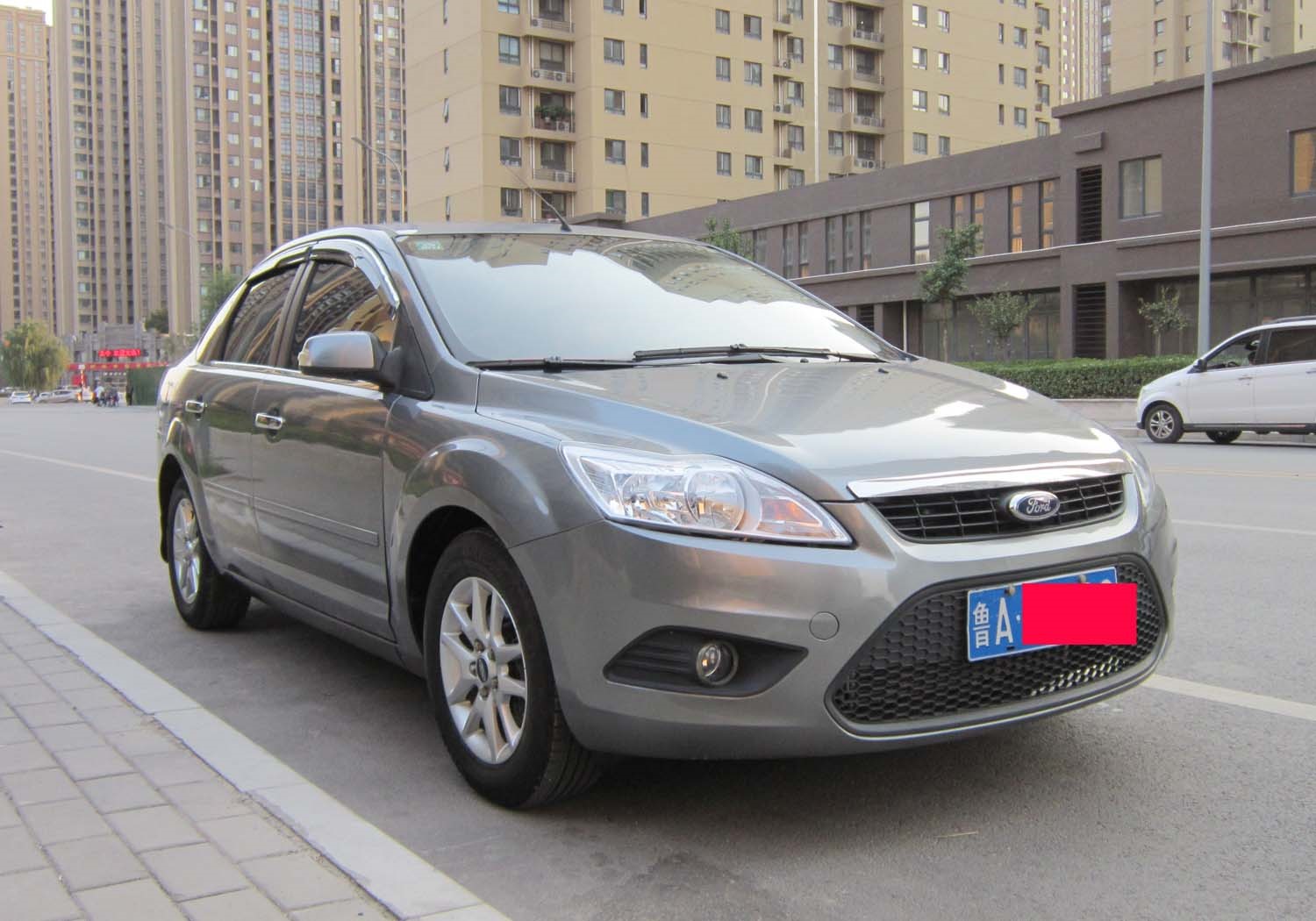 福特 福克斯 2011款 三厢 1.8l 自动豪华型