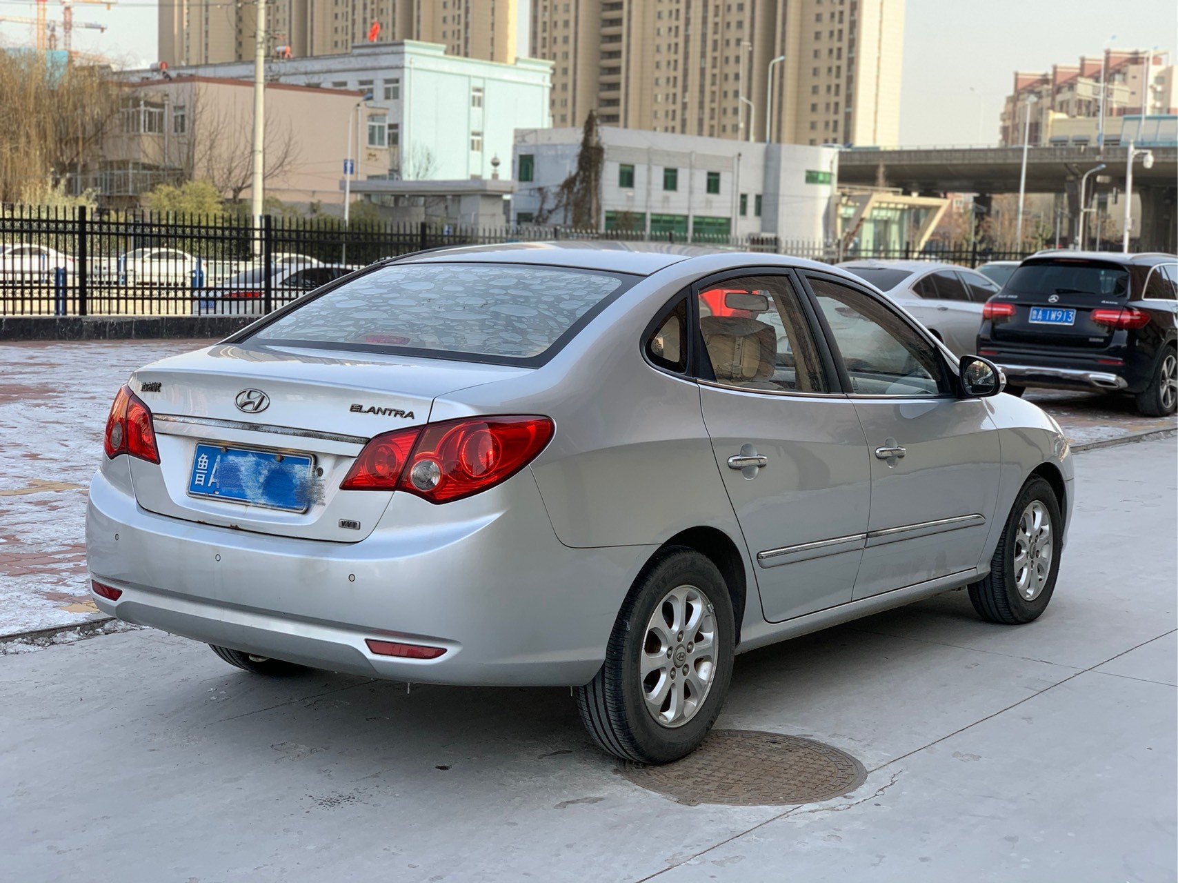 现代-悦动-2009款 1.6 手动豪华型真皮版