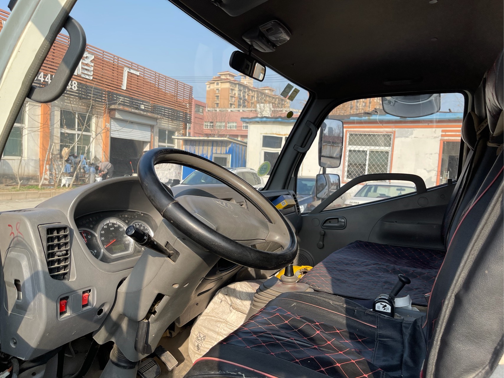 福田奥铃捷运2012款39l88kw轴距4500排半