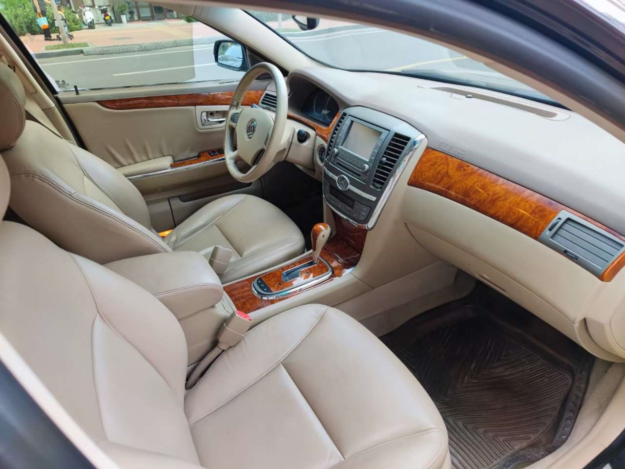 别克 君越 2009款 2.4 手自一体舒适版