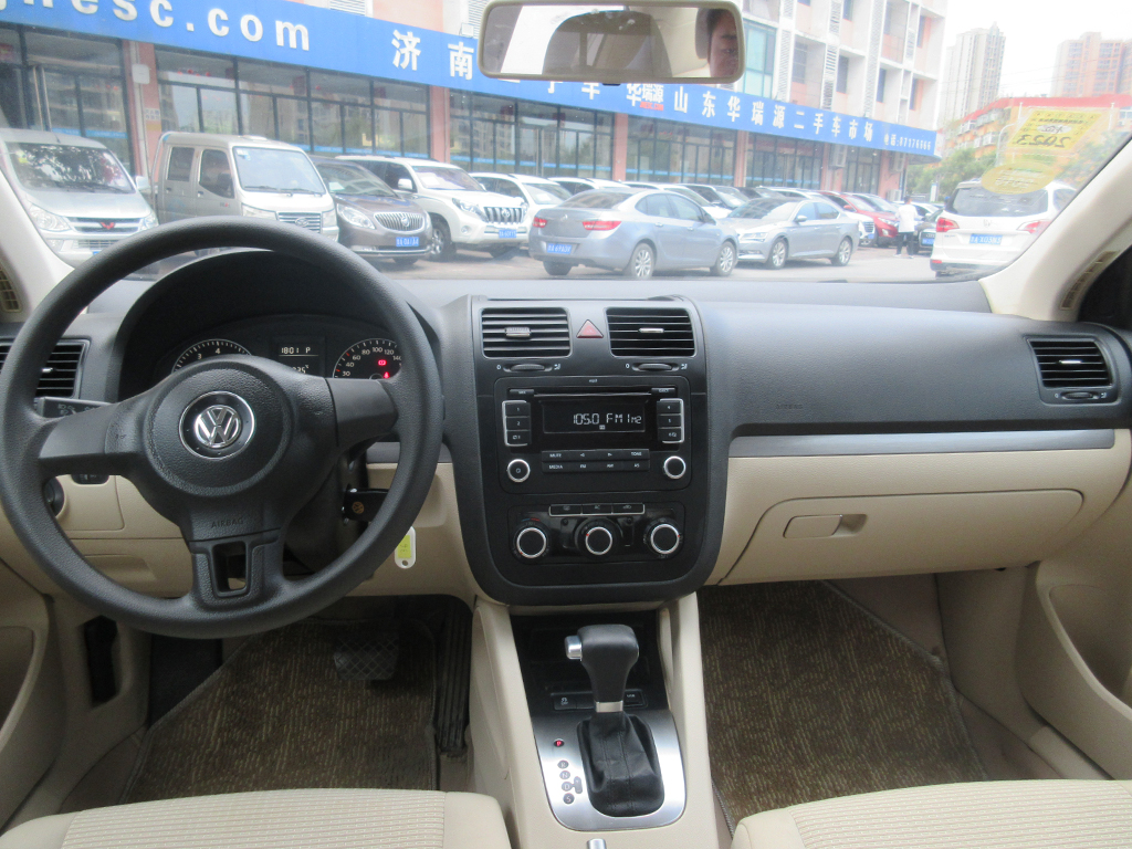 济南大众-速腾-2011款 1.6l 自动时尚型
