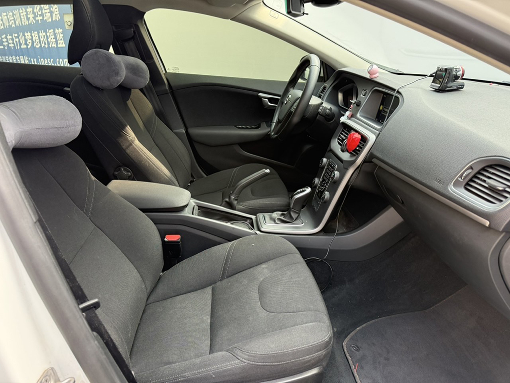 济南沃尔沃 沃尔沃V40(进口) 2017款 T3 智尚版