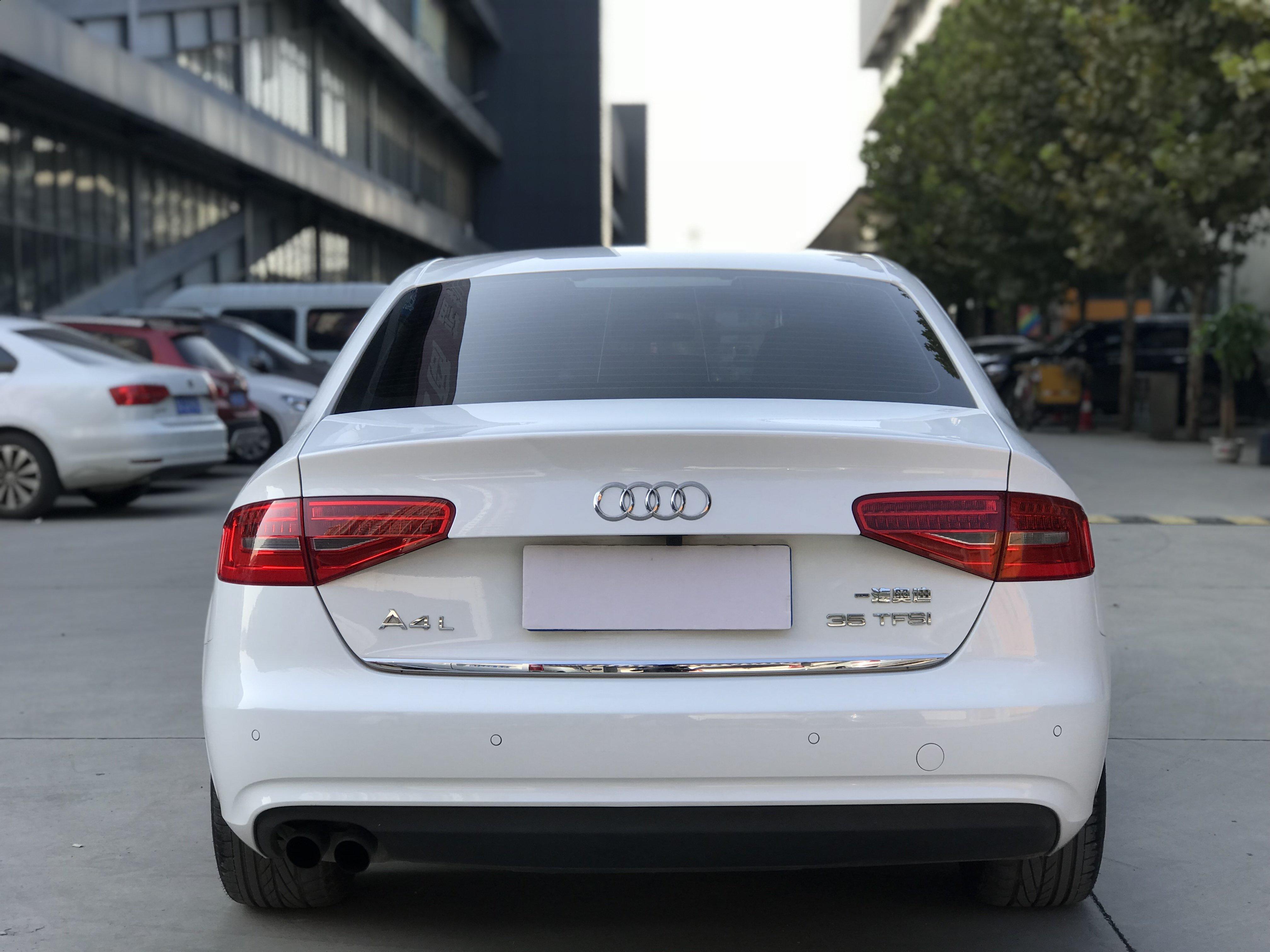 奥迪a4l2013款35tfsi自动标准型