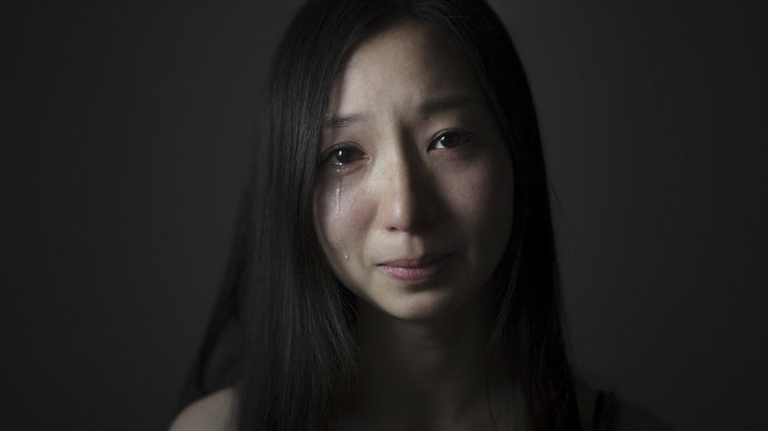 悲伤的图片流泪的女人图片